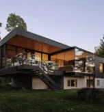 between-lake-and-forest-house-canada-l190125-m-1